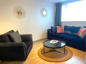Impeccable Spacious 6-Bed House in Romford, Romford